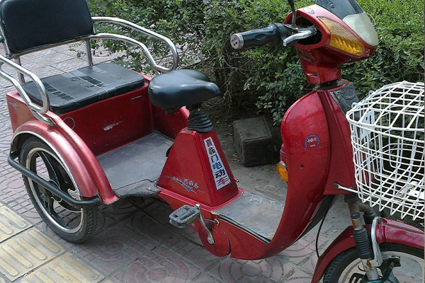 Commercial two-wheeler